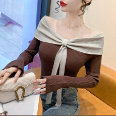 法式复古辣妹一字肩锁骨长袖上衣设计感咖色针织打底衫女内搭秋冬