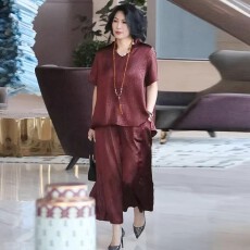 批发阔太太高端真丝提花加肥大码夏款短袖宽松遮肚子显瘦<b class='q'>妈妈</b>两件<b class='q'>套装</b>