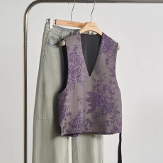 批发新中式<b class='q'>时尚</b>减龄紫色提花V领坎肩叠穿马甲牛仔长裤套装女春季新款