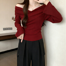 批发<b class='q'>实拍</b>~ 一字肩针织衫女春秋氛围感V领修身内搭打底露肩上衣