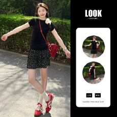 批发韩系减龄休闲<b class='q'>运动服</b>套装女夏季高级感<b class='q'>修身</b>黑色短袖碎花短裙两件套