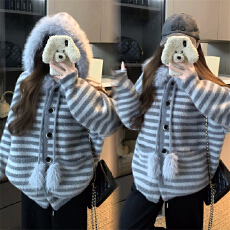 批发实拍抗起球<b class='q'>大码</b><b class='q'>女装</b>秋冬胖mm条纹毛领连帽毛茸茸外套毛领可拆