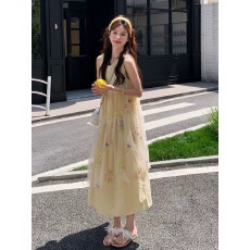 黄色甜美减龄浪漫网纱刺绣印花挂脖长裙新款温柔两件套连衣裙女夏