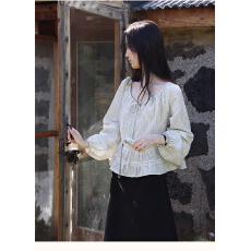 批发Lalaglow 追风的日子 法式气质<b class='q'>蕾丝</b>条纹衬衫女秋季宽松显瘦<b class='q'>娃娃衫</b>