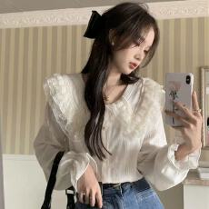 批发春秋新款法式奶系<b class='q'>蕾丝</b>温柔甜美长袖别致气质娃娃领上衣衬衫