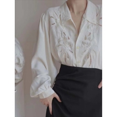批发法式减龄漂亮洋气独特别致小衫成熟御姐上衣<b class='q'>白色</b>刺绣镂空<b class='q'>衬衫</b>女冬
