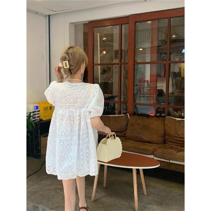 프랑스식 화이트 디자인 센스 홀로우 아웃 레이스 맨위 여성 의류 여름 다용도 루즈핏 반팔 셔츠 거품 소매 셔츠