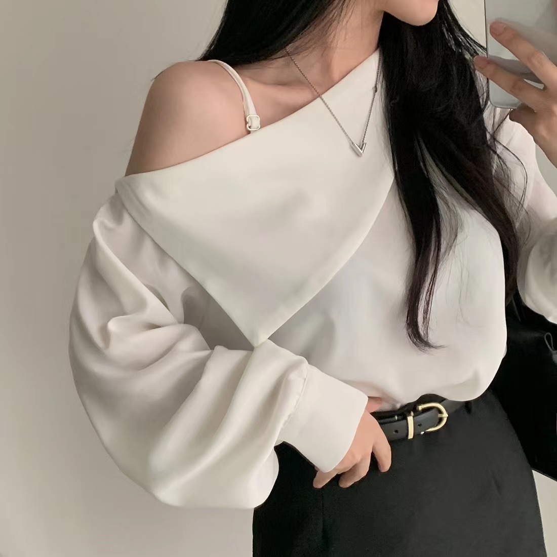 한국 ins 이른 봄 디자인 센스 비스듬한 칼라 슬립 오프숄더 빅 칼라 루즈핏 슬림해 보이는 벌룬 소매 쉬폰 여성 셔츠