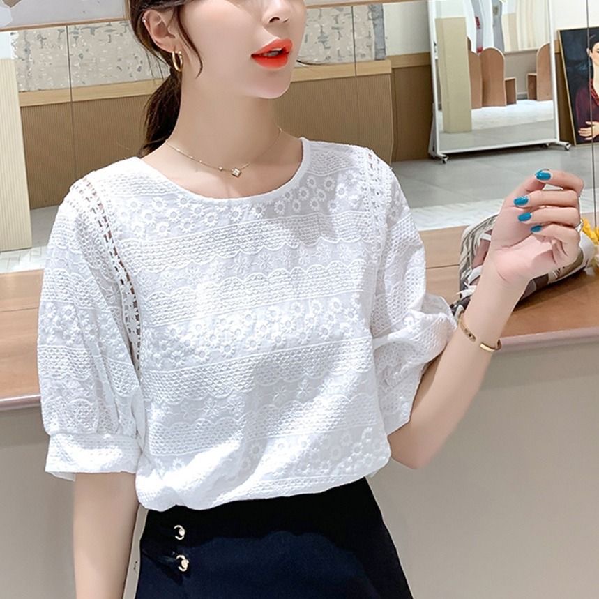 2026 봄 여름 거품 소매 화이트 레이스 셔츠 새로운 외국 가스 홀로우 아웃 맨위 한국 스타일 슈퍼 요정 품격 작은 셔츠 여성
