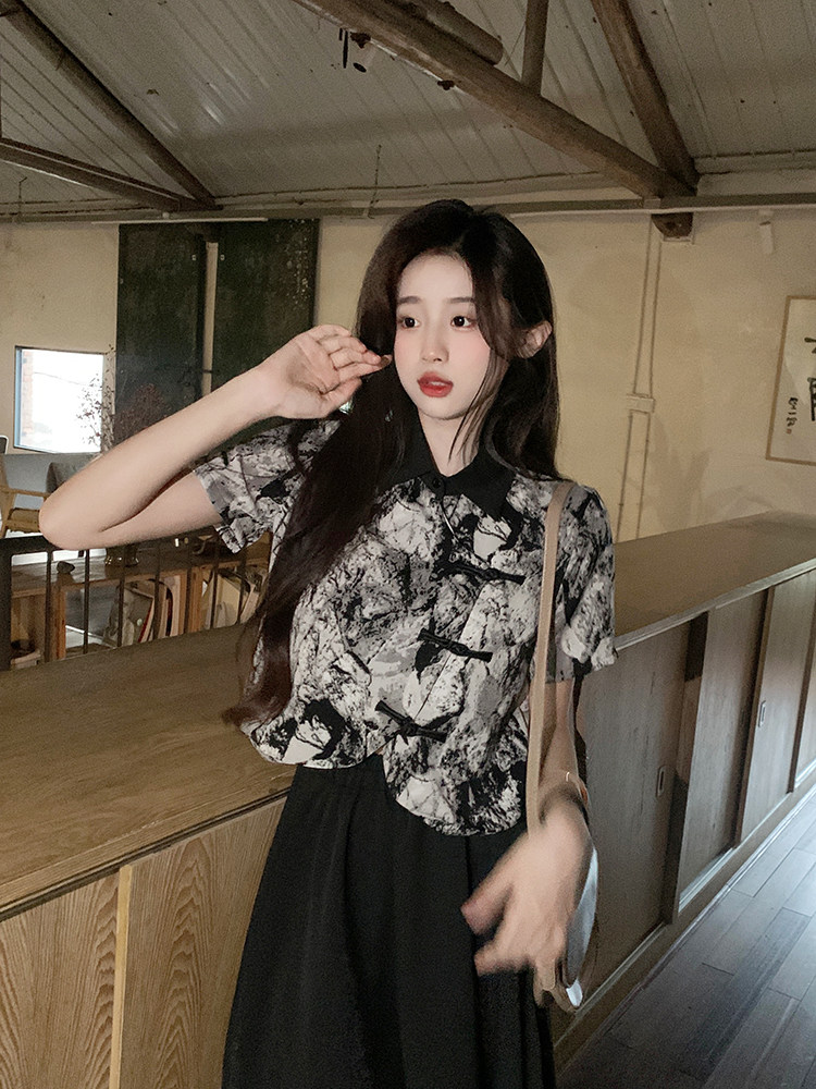 새로운 중식 국풍 단추 홀치기 염색 반팔 여성 셔츠 여름 레트로 디자인 긍정적 인 어깨 셔츠 쇼트 스타일 쉬폰 톱