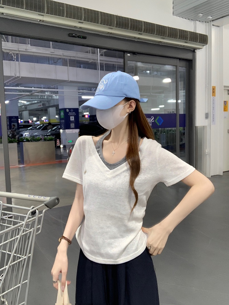 실사 반팔 티셔츠 여성 의류 여름 새로운 트렌디 한 부서 디자인 센스 미니멀리즘 단색 페이크 레이어드 V넥 맨위