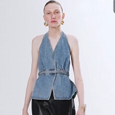 批发春<b class='q'>夏</b>新款复古设计感挂脖露背收腰伞摆V领牛仔上衣