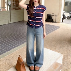 批发实拍冰丝针织衫2026短袖女夏季新款V领纽扣条纹上衣<b class='q'>开衫</b>打底衫