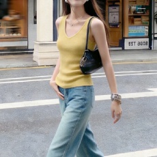 批发实拍冰丝针织衫2026短袖女夏季新款显瘦V领薄款背心<b class='q'>上衣</b><b class='q'>打底</b>衫