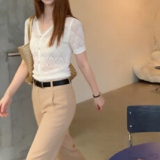 批发实拍冰丝<b class='q'>针织衫</b>2026短袖<b class='q'>女</b>夏季新款V领薄款镂空上衣打底衫