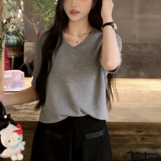 批发实拍 胖mm<b class='q'>大码</b>女装2026短袖夏季新款V领半袖薄款上衣<b class='q'>打底衫</b>针织衫
