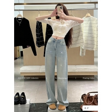 批发实拍早春新款气质烫闪钻艺术品<b class='q'>牛仔裤</b>女高腰直筒窄版阔腿裤子显瘦