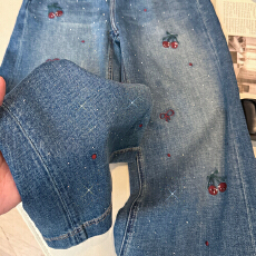 批发实拍设计感樱桃刺绣烫钻<b class='q'>牛仔裤</b>女高腰直筒宽松显瘦百搭窄版阔腿裤