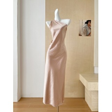 批发高级感party斜肩缎面露背包臀<b class='q'>长裙</b>