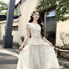 批发实拍松弛感套装夏季2026新款立体花朵无袖<b class='q'>上衣</b><b class='q'>蕾丝</b>半身长裙两件套