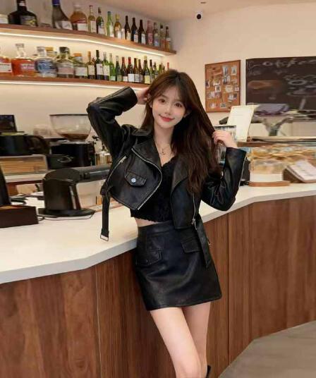 실사 2026 가을 빛 요리 한 바람 고급 센스 정장 칼라 오토바이 가죽 재킷 재킷 슬림해 보이는 PU 가죽 미니 스커트 투피스 세트