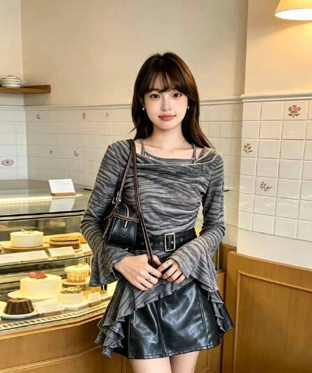 실사 2026 가을 새로운 디자인 센스 작은 대중 불규칙 흔들다 칼라 맨위 PU 가죽 반신 미니 스커트 두 조각 여성 세트