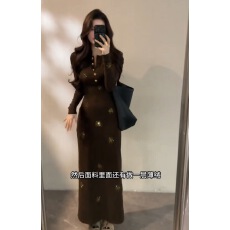 批发2026秋冬新款收腰裙子烫钻复古纽扣长袖<b class='q'>连衣裙</b><b class='q'>直筒</b>裙