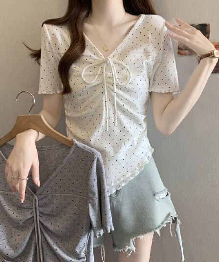 2026 여름 새로운 지방 mm 프랑스식 품격 연령 감소 V넥 스트랩 나비 매듭 도트 무늬 불규칙 디자인 센스 티셔츠