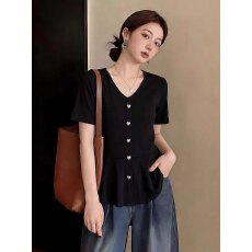 批发黑色V领爱心纽扣漂亮短袖T恤女<b class='q'>夏</b>季2026新款大码胖mm荷叶边小上衣