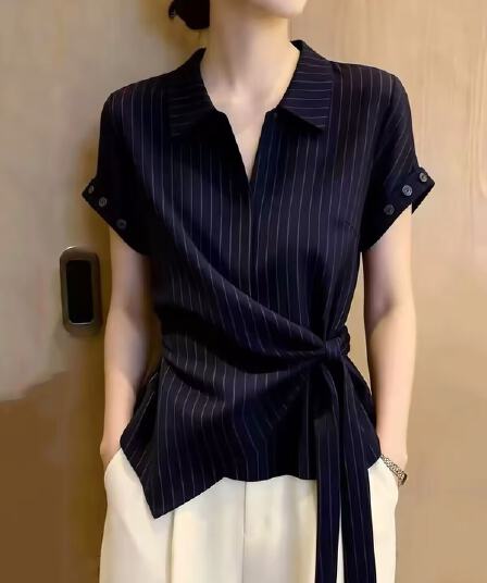 해군 폴로 칼라 반팔 스트랩 허리 수축 여성 셔츠 2026 여름 새로운 빛 럭셔리 외국 가스 슬림해 보이는 연령 감소 맨위