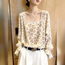 批发2026年<b class='q'>秋</b>季新款设计感碎花方领长袖上衣女通勤洋气温柔风穿搭衬衫