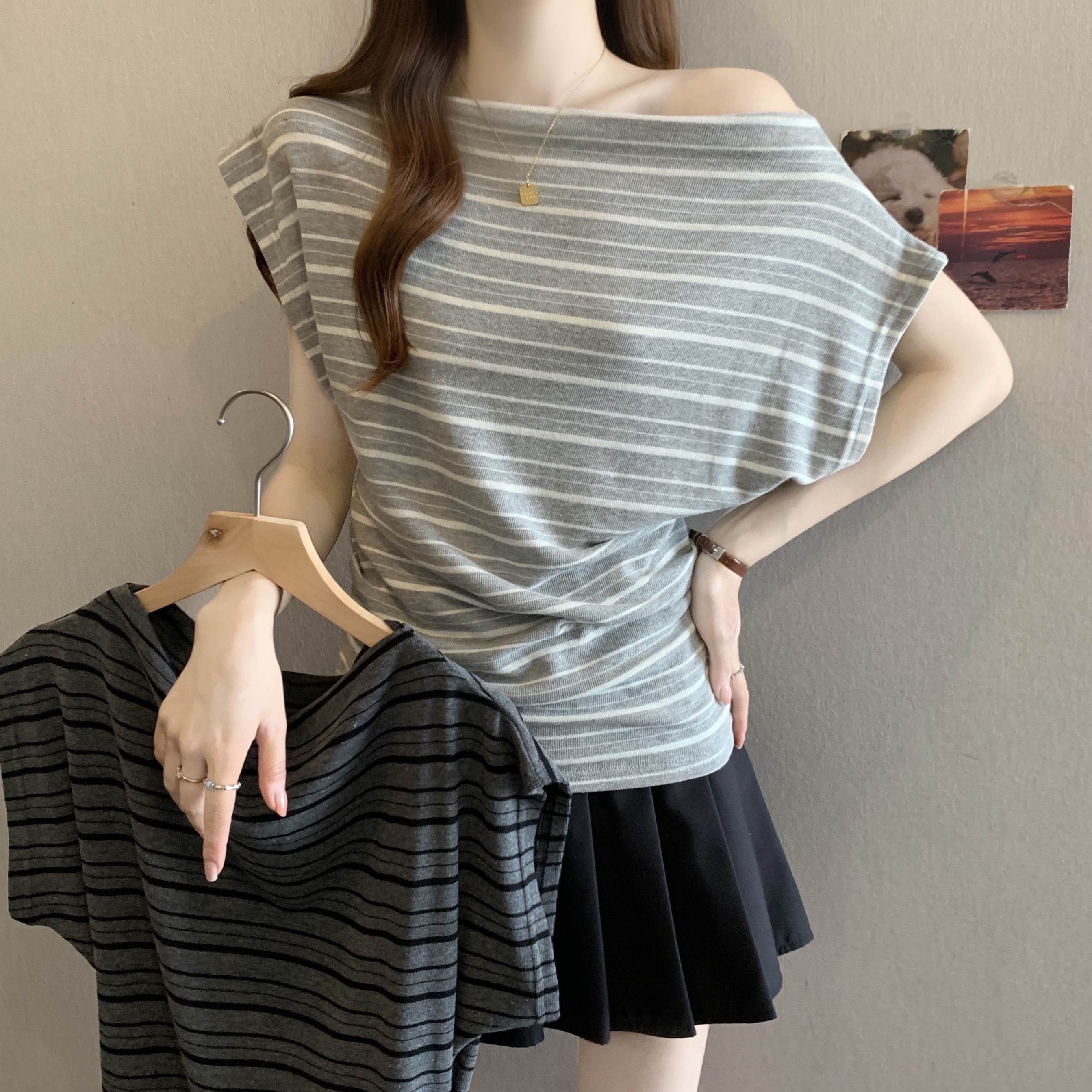 실사 2808# 마이크로 지방 mm 순수한 욕망 핫걸 오프숄더 스트라이프 반팔 티셔츠 주름 허리 수축 슬림해 보이는 비스듬한 어깨 의류