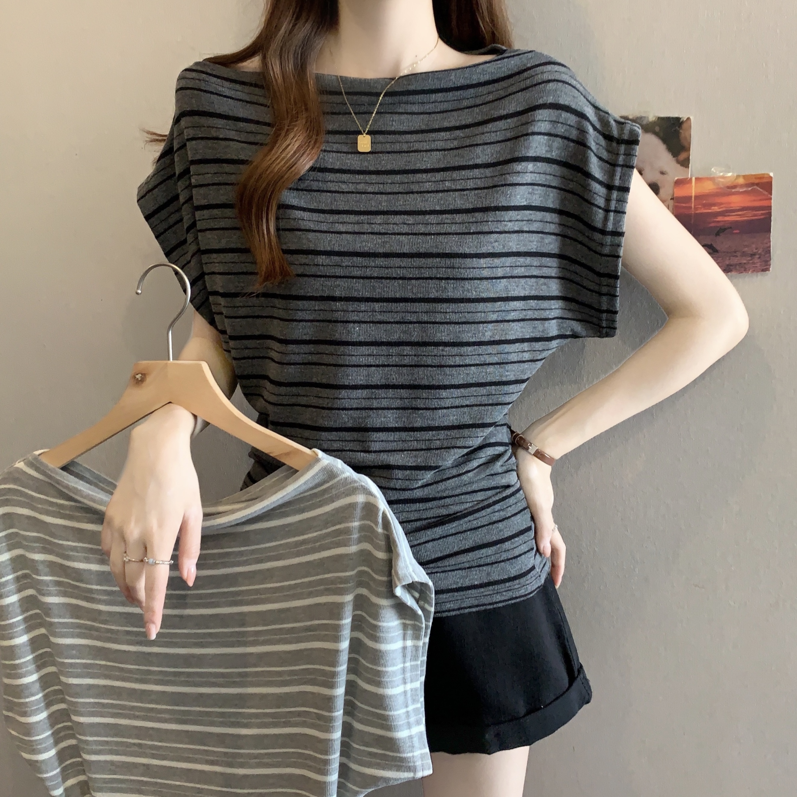 실사 2808# 마이크로 지방 mm 순수한 욕망 핫걸 오프숄더 스트라이프 반팔 티셔츠 주름 허리 수축 슬림해 보이는 비스듬한 어깨 의류