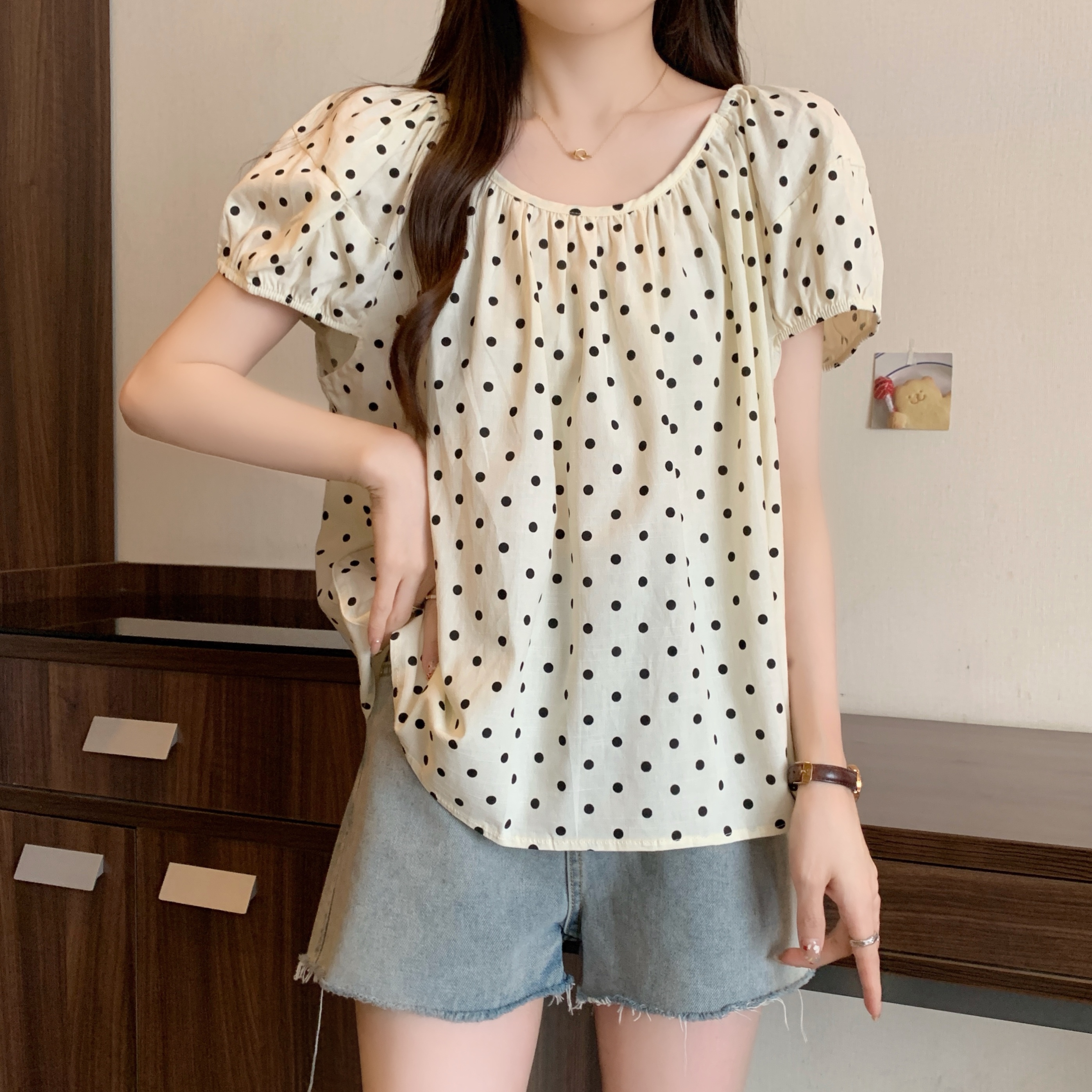 실사 2207# 빅 사이즈 여성 의류 미니멀리즘 부드러운 바람 도트 무늬 라운드 넥 버블 반팔 품격 슬림해 보이는 맨위
