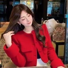 批发早<b class='q'>春</b>新年过年穿搭轻奢减龄洋气富家千金端庄小个红色小香风外套女