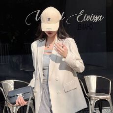 批发奶白色<b class='q'>西装外套</b>女秋季新款韩版英伦风简约通勤百搭双排扣正肩西服