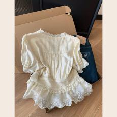 批发法式浪漫风蕾丝V领泡泡袖衬衫女2026夏季<b class='q'>新款</b>收腰显瘦设计感上衣