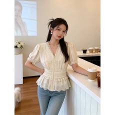 批发法式浪漫风蕾丝V领泡泡袖衬衫女2026夏季<b class='q'>新款</b>收腰显瘦设计感上衣