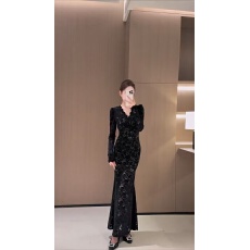 批发新款韩版时尚收腰显瘦法式女人味V领<b class='q'>蕾丝</b>加绒包臀裙