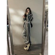 批发新款时尚四条杠运动正肩显瘦加厚加绒<b class='q'>开衫</b>+松紧腰卫裤两件套