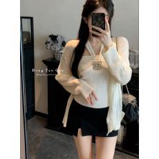 批发新款<b class='q'>韩版</b>时尚设计感小众纯欲镶钻挂脖吊带+毛衣开衫<b class='q'>套装</b>