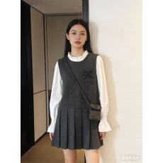 批发新款超火减龄荷叶花边衬衫+<b class='q'>百褶</b>背心毛呢<b class='q'>连衣裙</b>+包包3件套