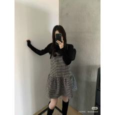 批发新款<b class='q'>时尚</b>百搭打底衫+蝴蝶结优雅<b class='q'>吊带</b>毛呢荷叶边连衣裙套装