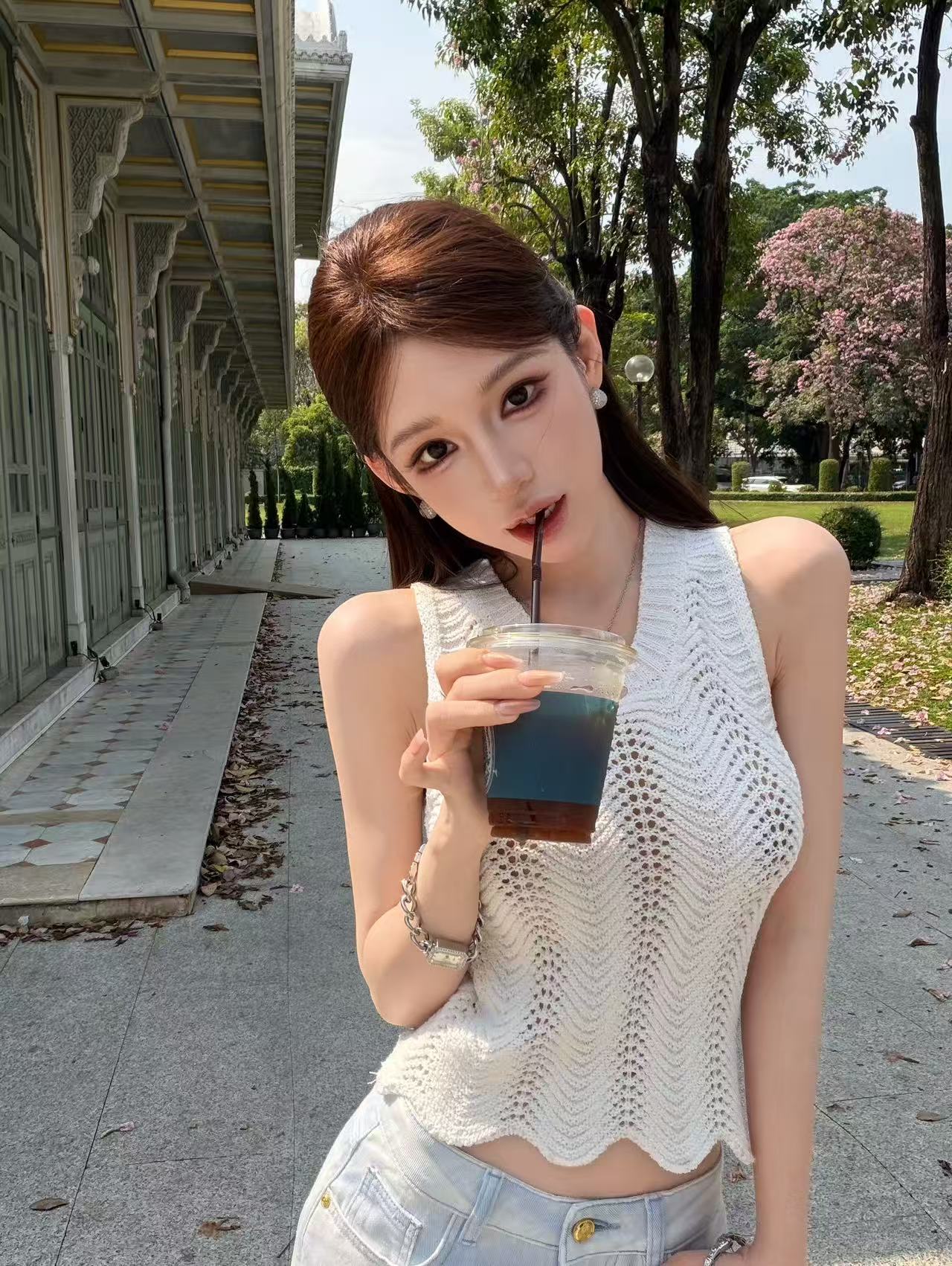 새로운 디자인 센스 순수한 욕망 섹시함 민소매 홀로우 아웃 캐미솔