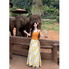 批发新款海边穿搭度假纯欲辣妹吊带背心+松紧腰碎花半身裙套装