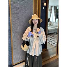 批发新款温柔风褶皱绑带设计感木耳边V领宽松显瘦仙女娃娃衫上衣