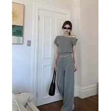 批发新款韩版<b class='q'>时尚</b>斜领露肩华夫格短袖T恤+松紧腰直筒阔腿裤套装