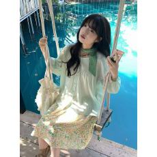 批发韩系温柔泡泡袖单排扣百搭减龄衬衣+松紧腰碎花裙+飘带<b class='q'>套装</b>