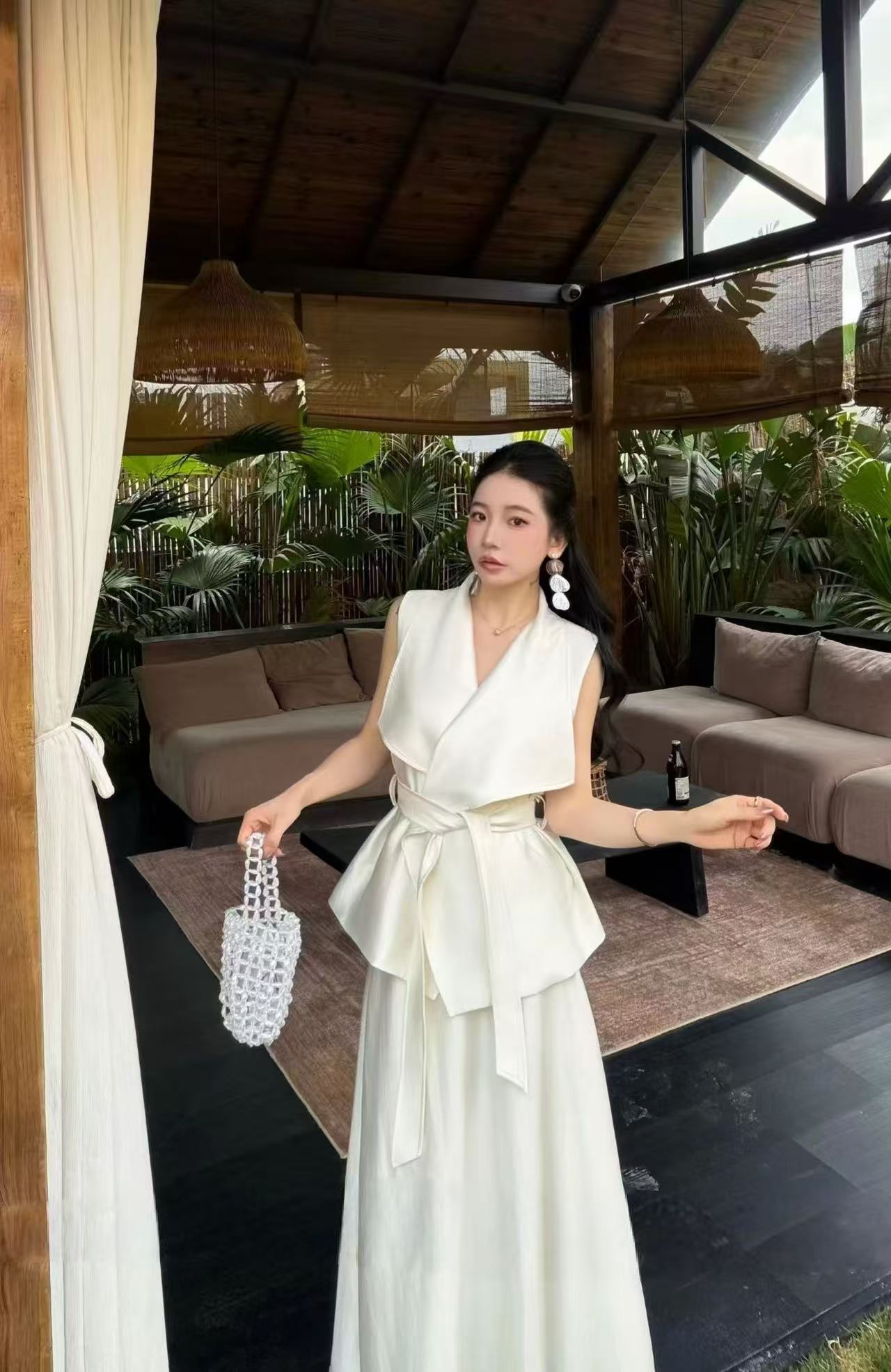 새로운 고급 센스 민소매 빅 칼라 맨위 하이웨이스트 슬림해 보이는 반신 롱 스커트 벨트 3 세트