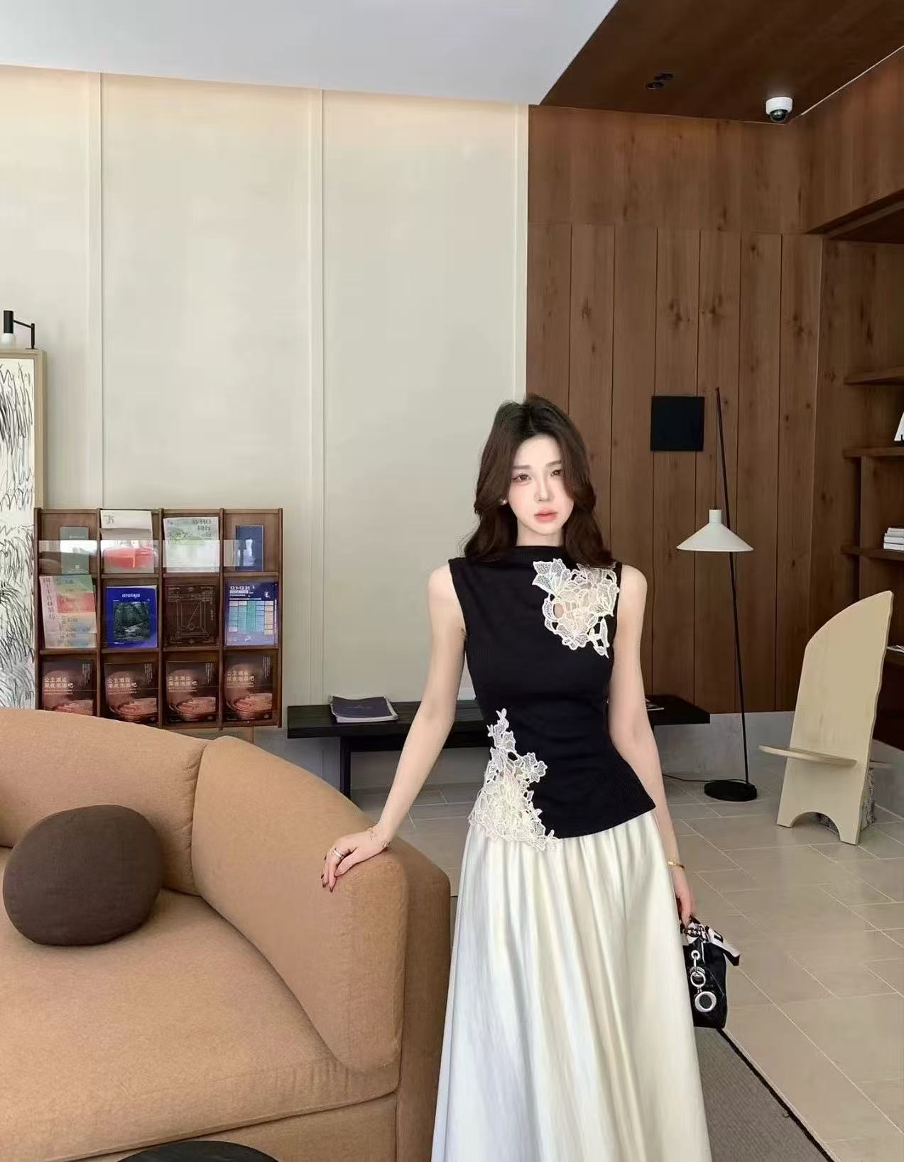 새로운 디자인 센스 몸매 가꾸기 중식 레이스 자수 홀로우 아웃 민소매 조끼 허리밴드 반신 치마 세트